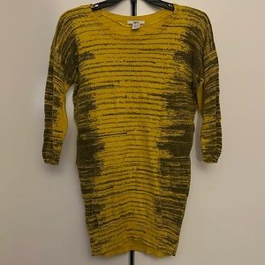 Small, 3/4” Sleeve Yellow & Grey Tunic Sweater